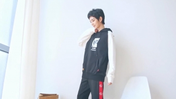 衛(wèi)衣女產品展示視頻